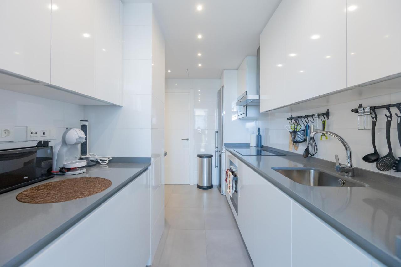 Marbella Luxury Brand New 2-Bedroom Apartment, 3 Min Walk To The Beach! Bagian luar foto